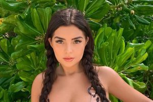 Demi Rose sin ropa interior