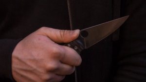 Mujer habría matado a su hijo por venganza y fingió pedir ayuda en un supermercado