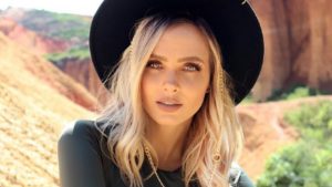 “Yo no me resisto”, le dicen a Elizabeth Loaiza por foto sin brasier