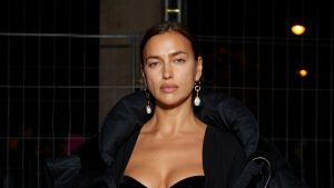 Irina Shayk subió la temperatura en redes con fotos en las que posa desnuda