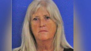 Mujer le hizo a creer a su esposo que tenía Alzheimer y le robó su fortuna