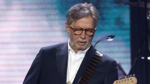 Eric Clapton gana demanda a mujer que vendía un cd pirata