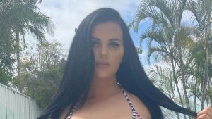 Renee Gracie piloto que dejó los carros por OnlyFans expuso sus atributos en medio de la nieve