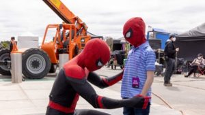 Tom Holland y Robert Walker en el rodaje de Spider-Man