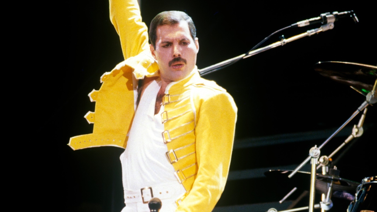 La historia de la icónica chaqueta amarilla de Freddie Mercury