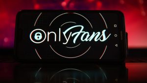 Modelo rusa de OnlyFans que posó en lencería podría ir a la cárcel
