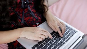 TikToker colombiana fue modelo webcam por un día y revela cuanto ganó