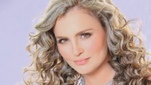 La reacción criticada de Aura Cristina Geithner por beso que le robó presentador