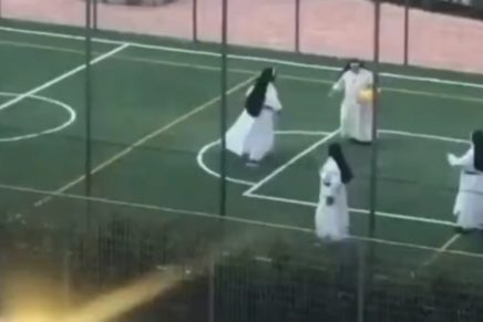 Cracks: Video de monjas jugando fútbol se vuelve viral
