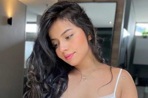 “Morena sabrosa”, le dicen a Aida Cortes por sensual baile en lencería roja