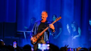 Sting le canta a ucrania