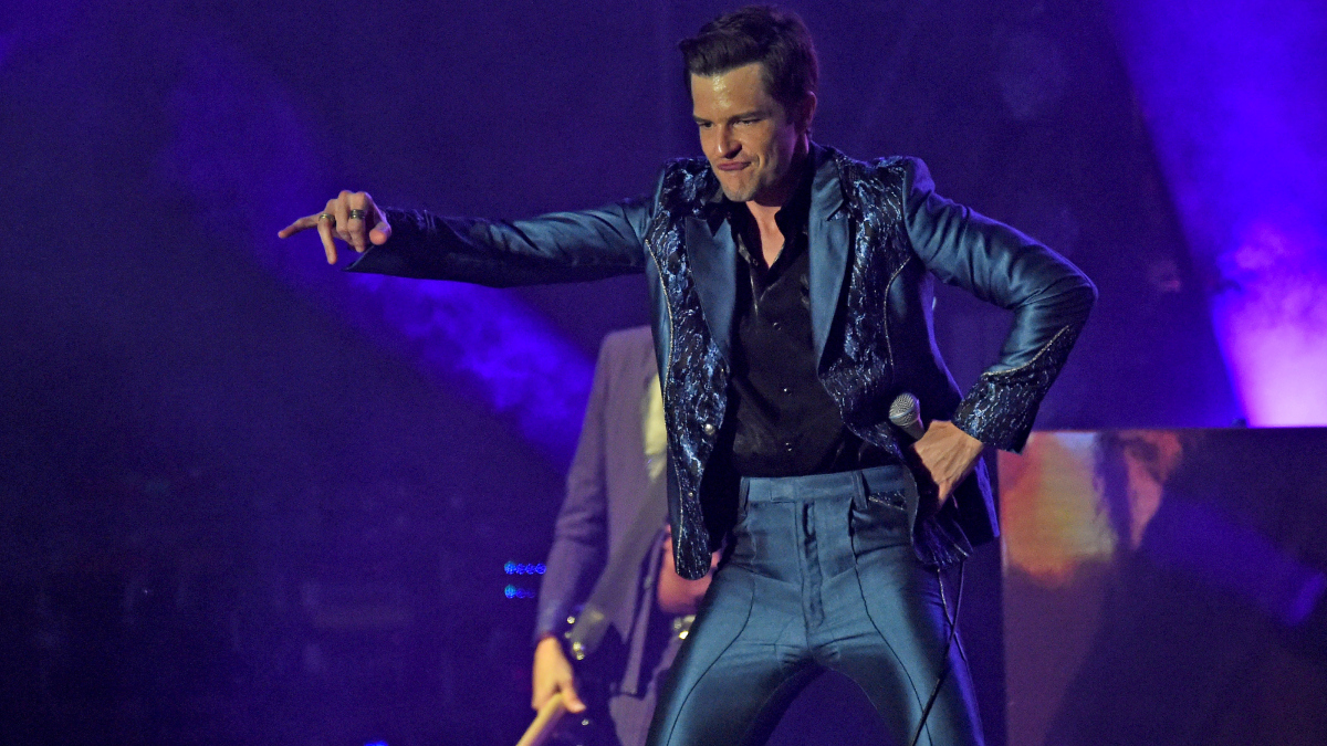 The Killers emocionó a sus fans en México cantando al estilo de Luis Miguel
