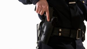 Le robaron el arma por servicio sexual