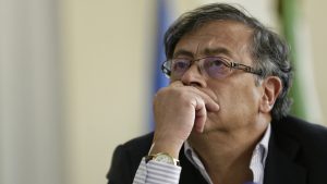 Se encomendó al Divino: Gustavo Petro madrugó a misa