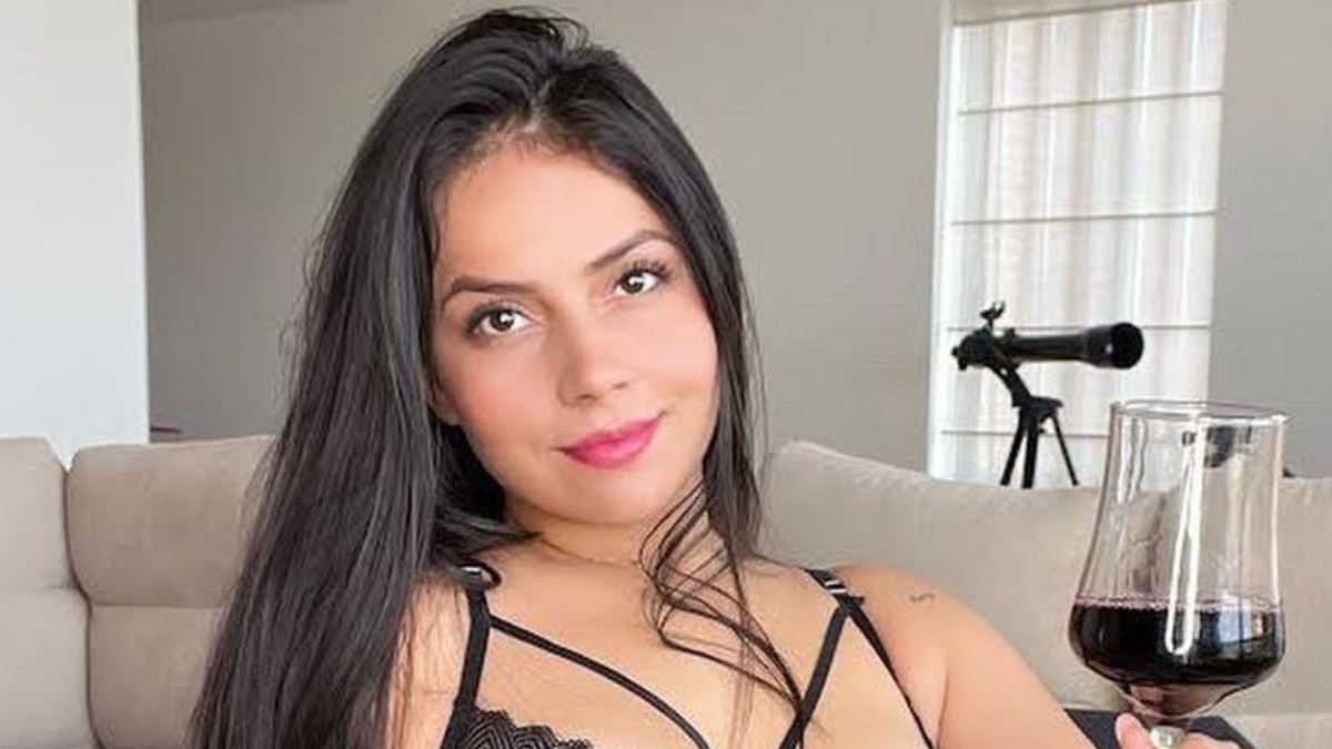 “Leona indomable”, le dicen a Aida Cortés por su cabellera en sugestiva foto