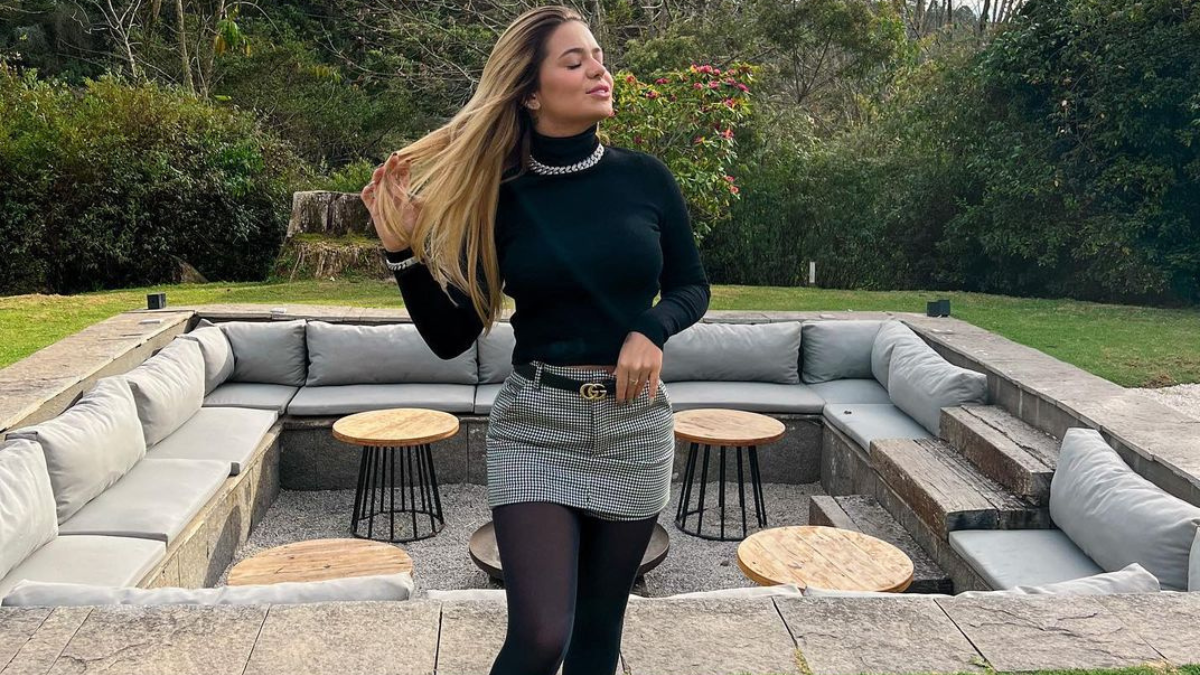 Por “no tirarse gases frente a su novio”, trasladan en silla de ruedas a influencer que adujo dolor abdominal