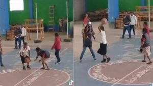 Abuela jugando baloncesto