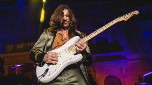 Juanes lanza un libro