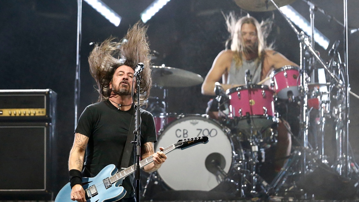 Dave Grohl se quebró cantando en concierto tributo a Taylor Hawkins