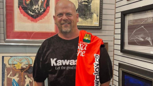 “Rick, es auténtica”: camiseta del Bucaramanga es vendida a ‘El Precio de la Historia’