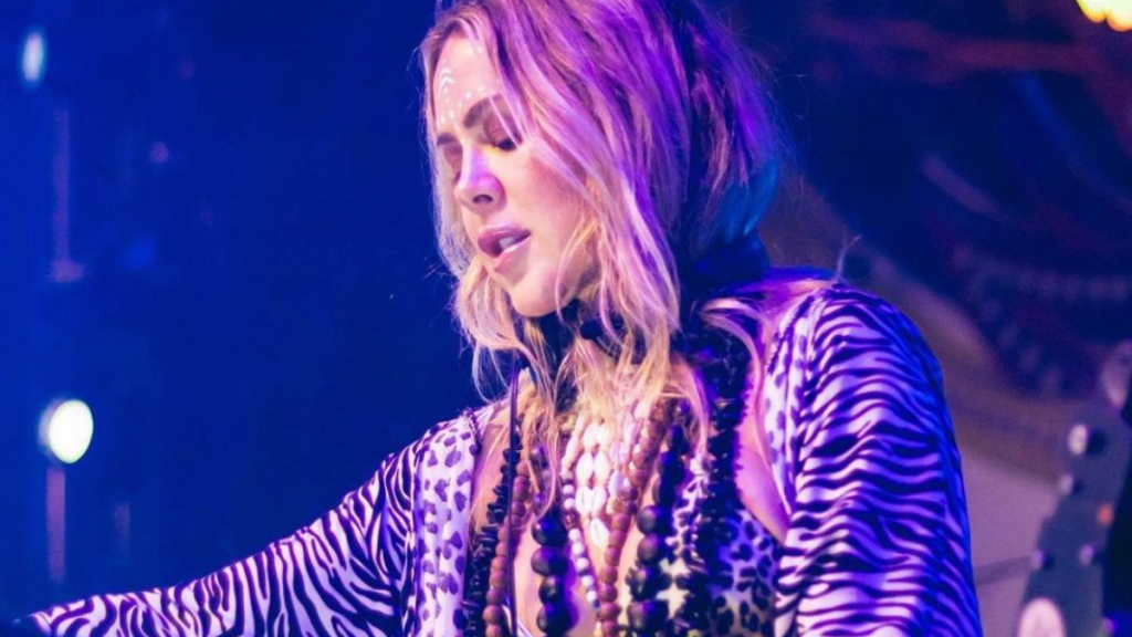 Natalia París posó encendió las redes con sensual foto en bikini