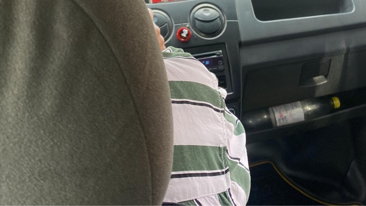 Video: Mujer graba a taxista que se estaría masturbando mientras la transportaba
