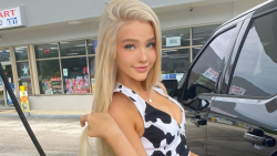 Modelo estadounidense conquista OnlyFans por su aspecto de Barbie natural