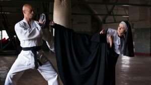 Monja detiene delincuente