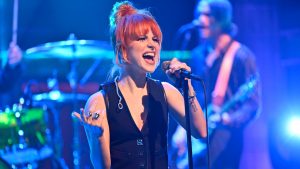 Hayley Williams tuvo que parar una pelea durante concierto de Paramore