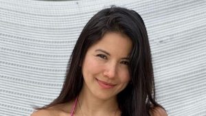 “La cuarentona más sexy”, le dicen a Caterine Escobar por foto en vestido de baño