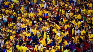 El polémico gesto que hizo un ecuatoriano por el que casi lo ‘cascan’ en el estadio