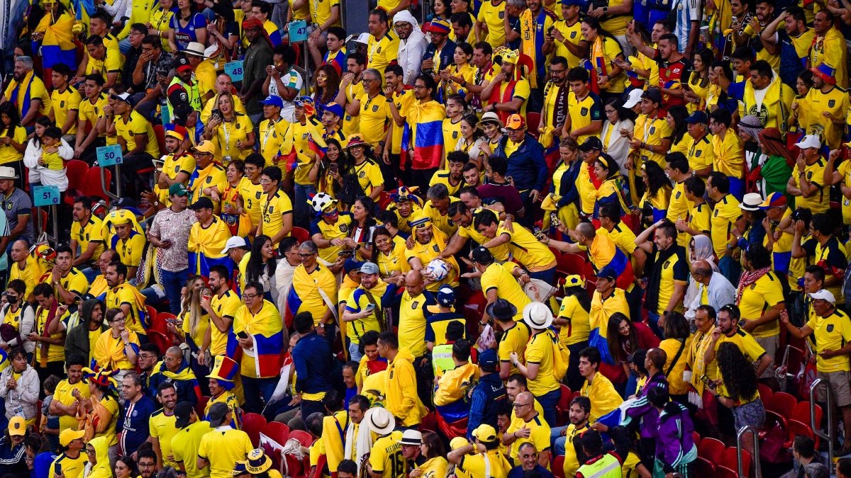 El polémico gesto que hizo un ecuatoriano por el que casi lo ‘cascan’ en el estadio