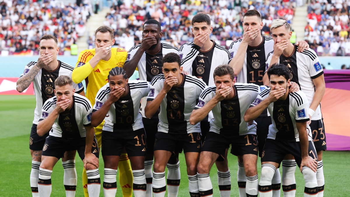 ¿Por qué los jugadores de Alemania se cubrieron la boca en su debut en Qatar?