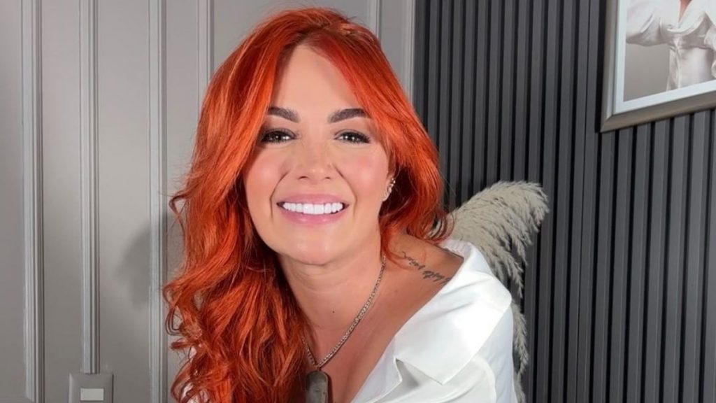 Sara Uribe desempolvó sensuales fotografías sobre la cama