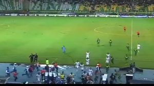 El Quindío se quedó en la B y sus furiosos hinchas invadieron la cancha