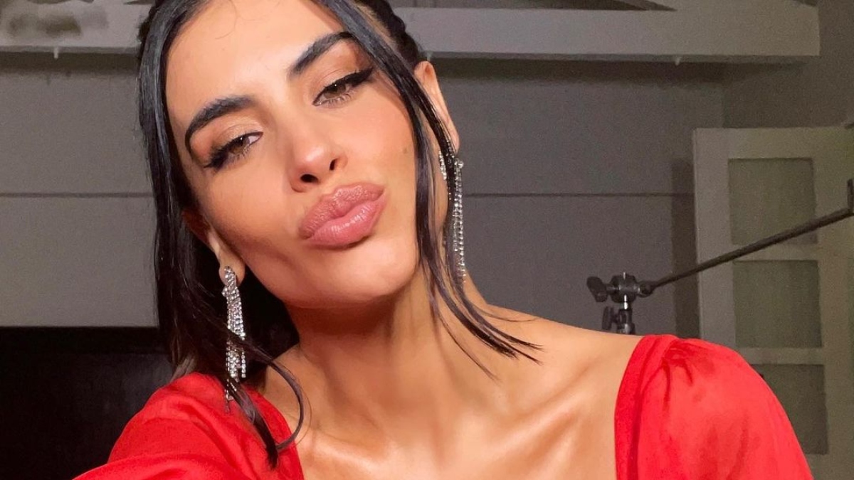 Jessica Cediel presumió sus grandes encantos con arriesgado escote