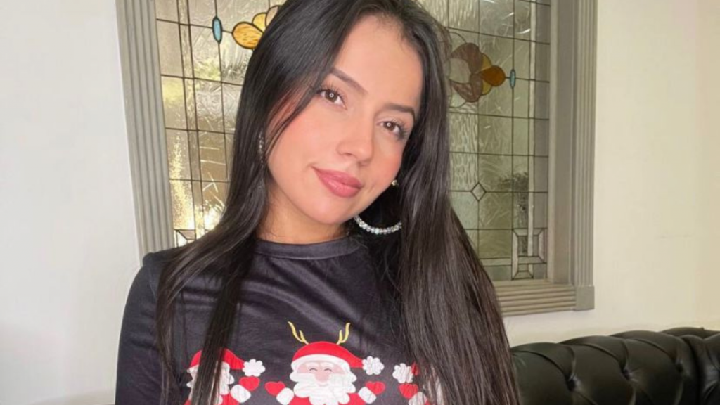 Aida Cortés recibió diciembre con sensual baile