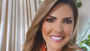 Ana Karina Soto presume su cuerpazo en vestido de baño desde la playa