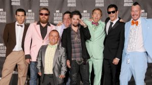 Leyenda de ‘Jackass’ al borde de la muerte: respira con ventilador