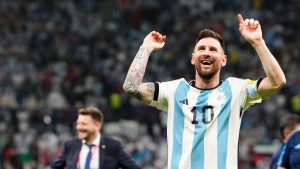 “¿Qué mirás, bobo?”: fanático inmortalizó la frase de Messi en Qatar y se la tatuó