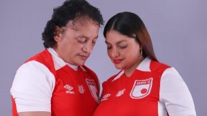 La pareja de barristas de Santa Fe que se casó en El Campín y le colocó Sant a su hijo