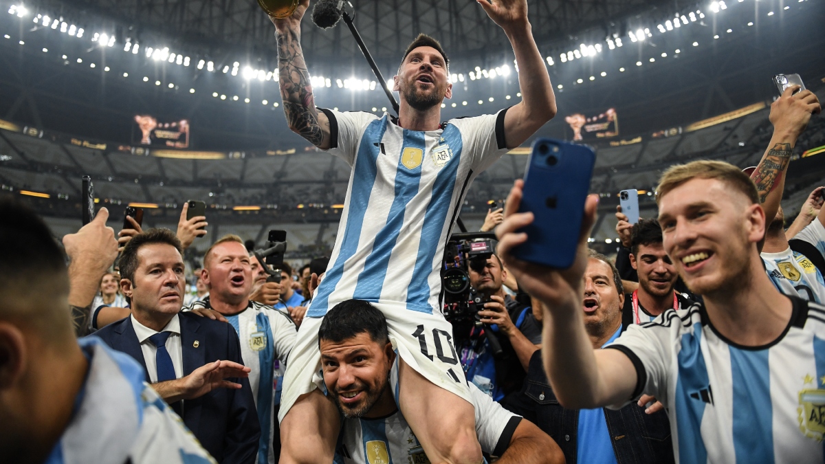 El Kun Agüero reveló que Messi casi le ‘rompe la espalda’ en la celebración del Mundial
