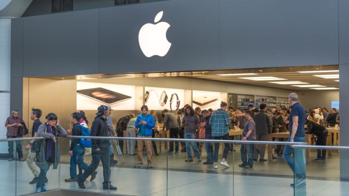 Эпл стор цена. Компания Apple. Американский Apple Store. Компания Apple на рынке. Планета эпл стор.