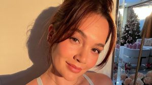 Lina Tejeiro dio los buenos días con fotografía en toalla