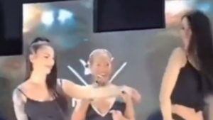 ¿Comparía entrada? Se vuelven tendencia videos de pelea de nalgadas en ropa interior