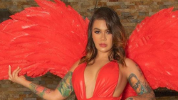 Cintia Cossio posó sin ropa interior