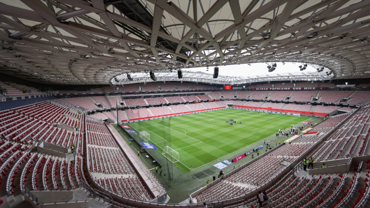 Grabaron película nopor mientras se jugaba partido en estadio de Francia