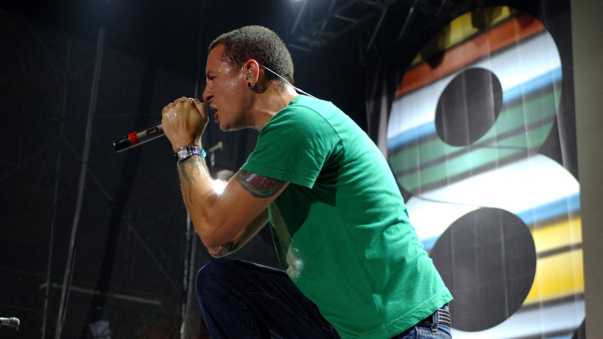 ¿Linkin Park podría salir de gira con holograma de Chester Bennington?