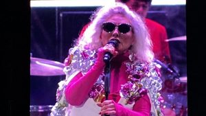 “Una ‘colombianada”, Blondie casi no llega a su presentación en el FEP: esta es la razón