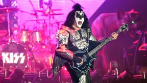 A Gene Simmons le dio la pálida durante su más reciente concierto en Brasil